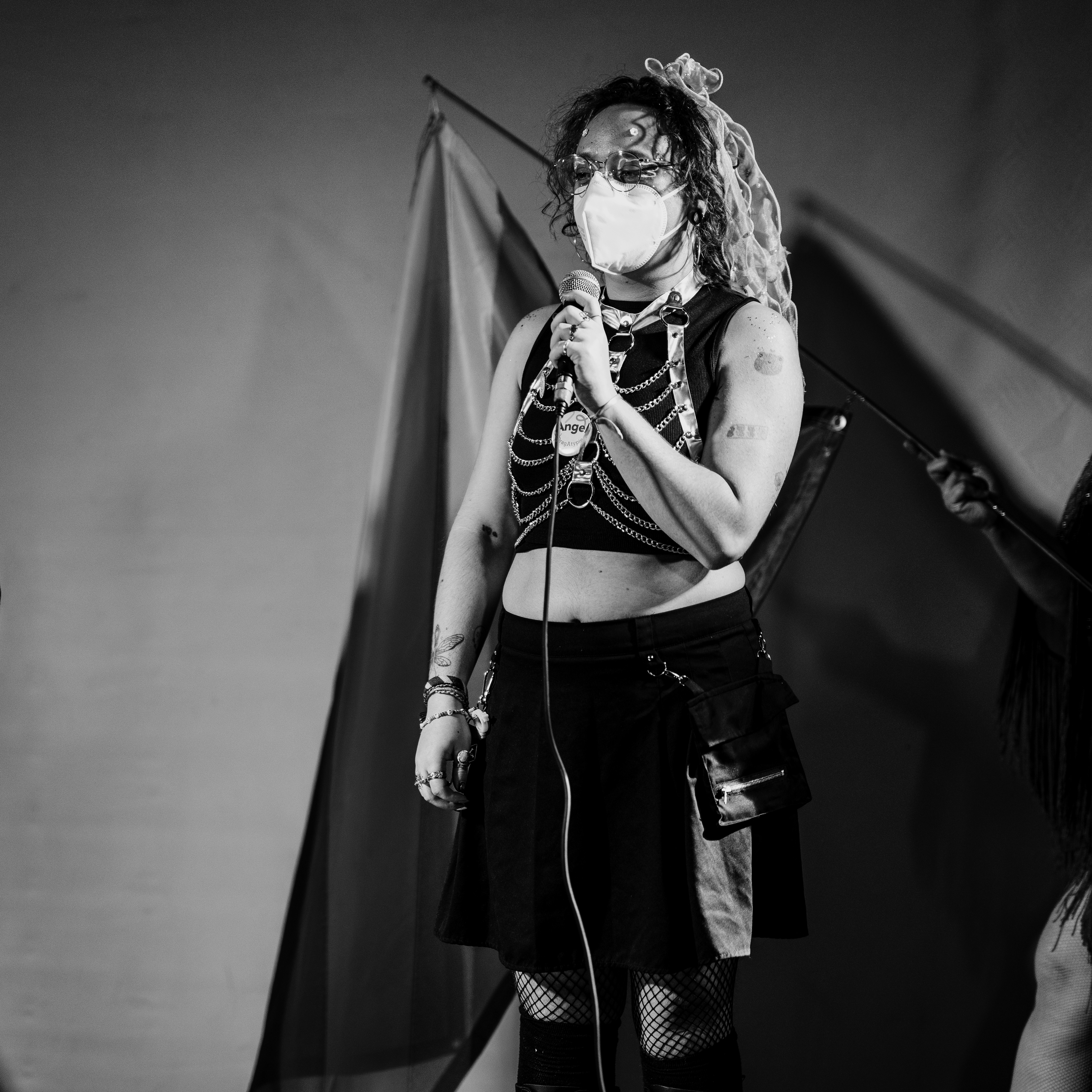 L'équipe de Dragatypie 3 — Galère d'un Panda et Nixe Amère à l'organisation, les performeur·euse·s sur scène, et les bénévoles formé·e·s à l'accessibilité qui font tenir le festival. - Image 2